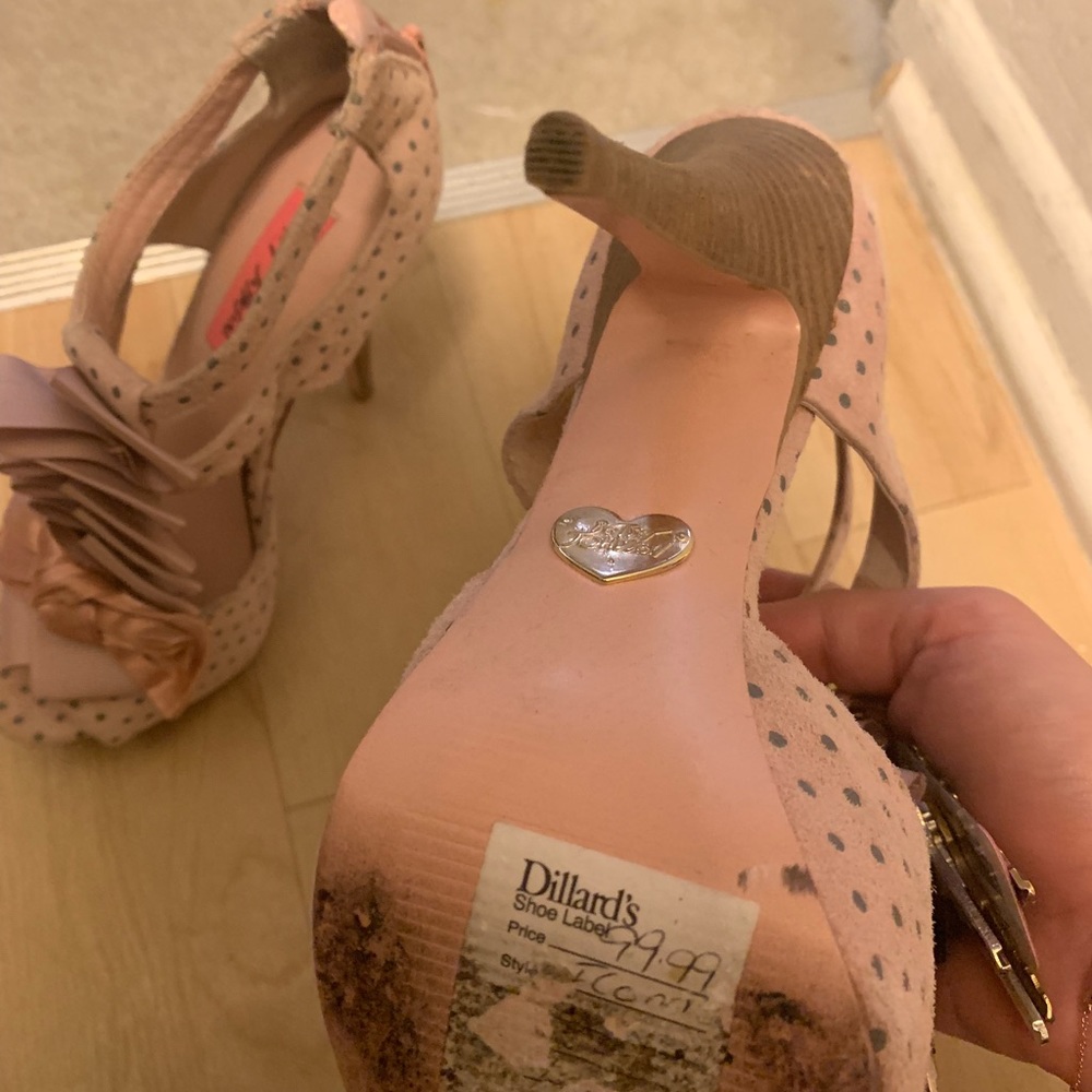 Heels - Picture 4 of 4